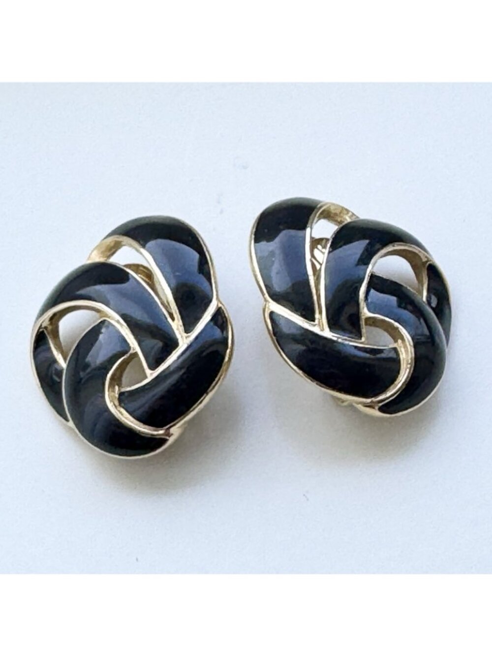 Vintage Trifari Earrings Black Enamel Gold Twist Knot Clip-On Signed Very Nice! - Picture 2 of 11